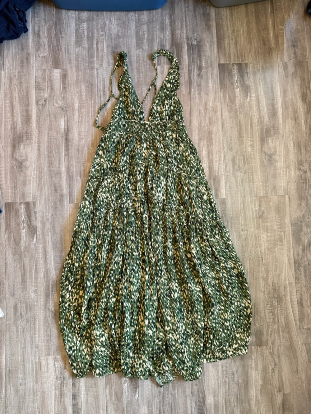 Celandine Green Floral Deep V Backless Maxi Dress - Picture 4 of 9
